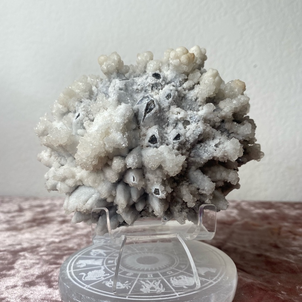 Aragonite on Calcite  ⚪️🤍⚪️